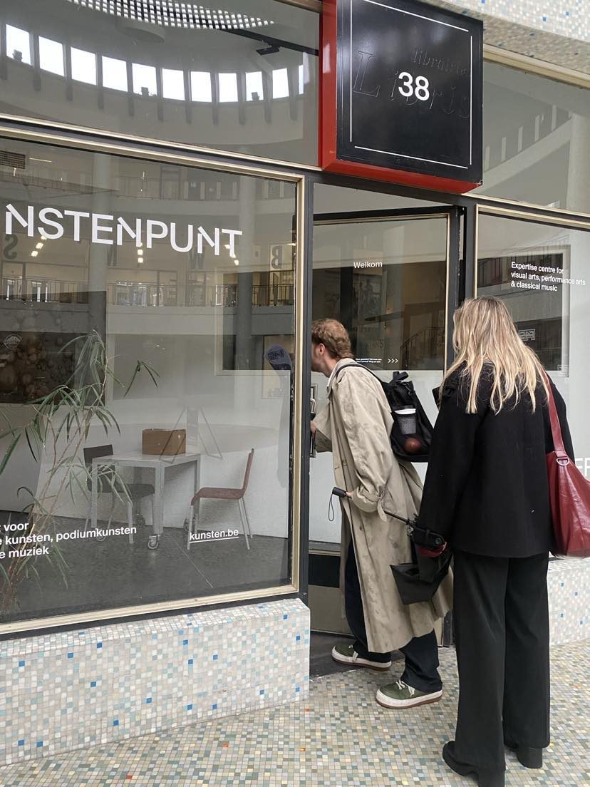 Team members entering the Kunstenpunt office