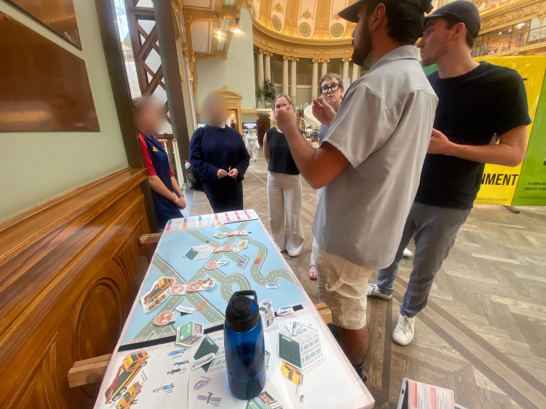 Discussing the city model with young people in a public hall